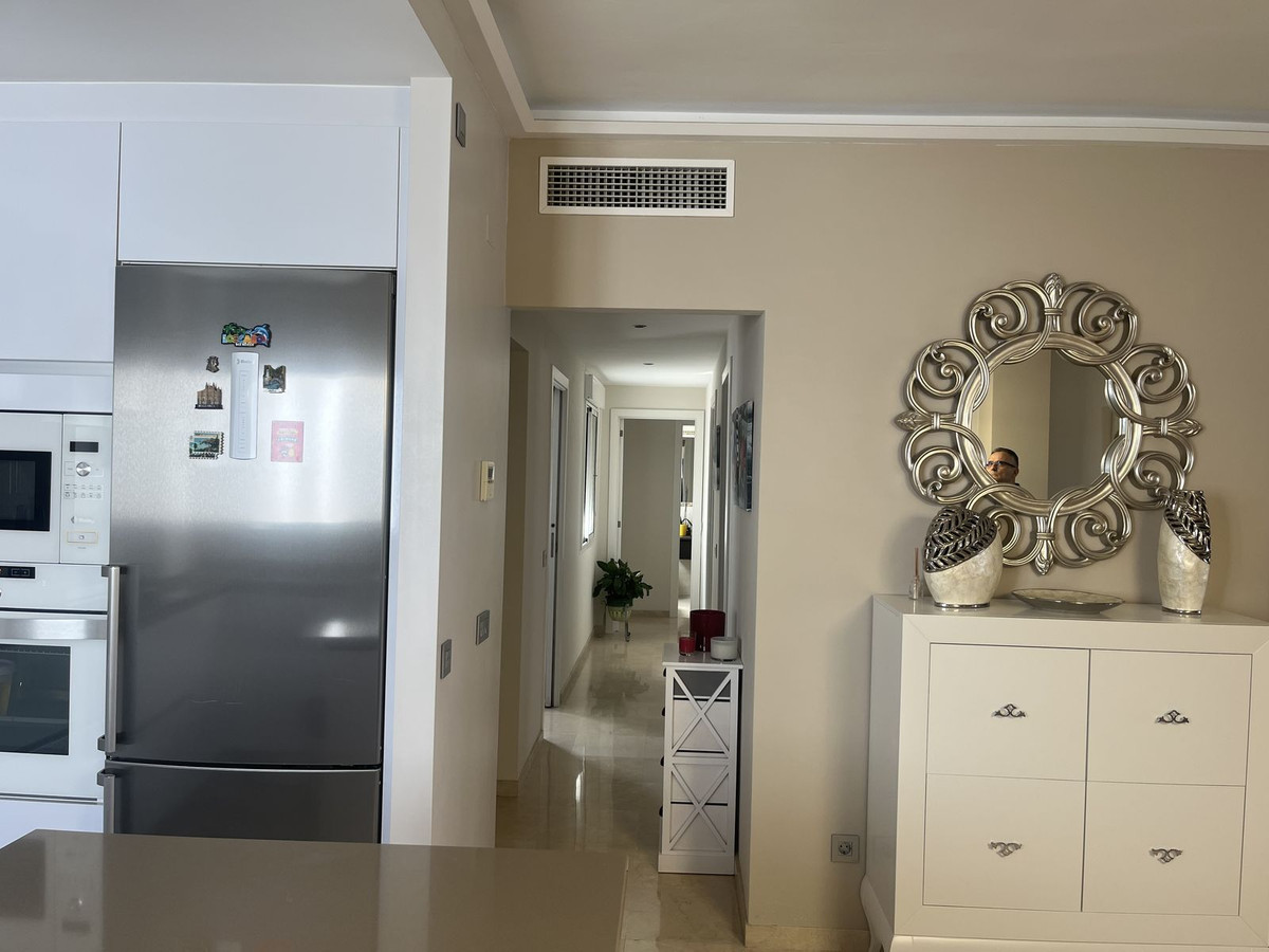 3 Bedroom Penthouse in Estepona - Photo 17