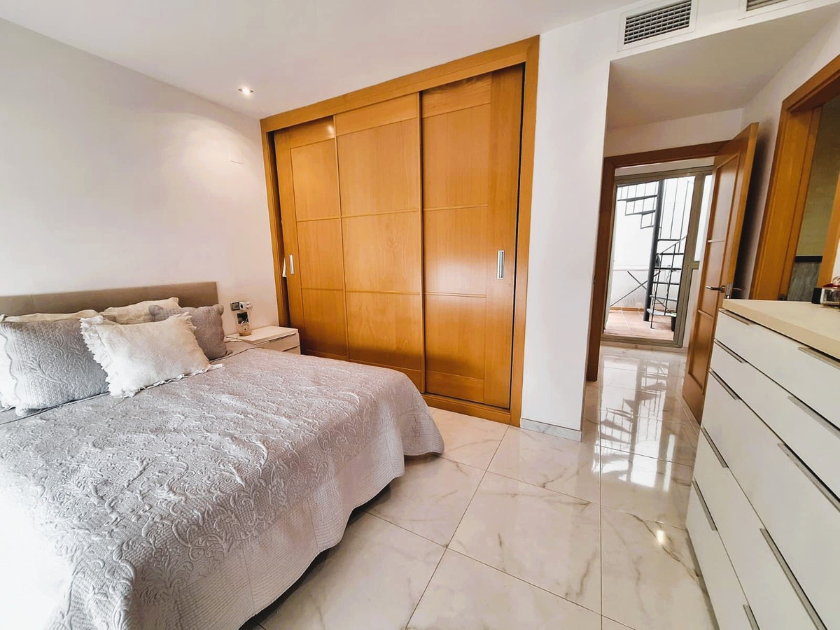 3 Bedroom Penthouse in Torremolinos - Photo 21