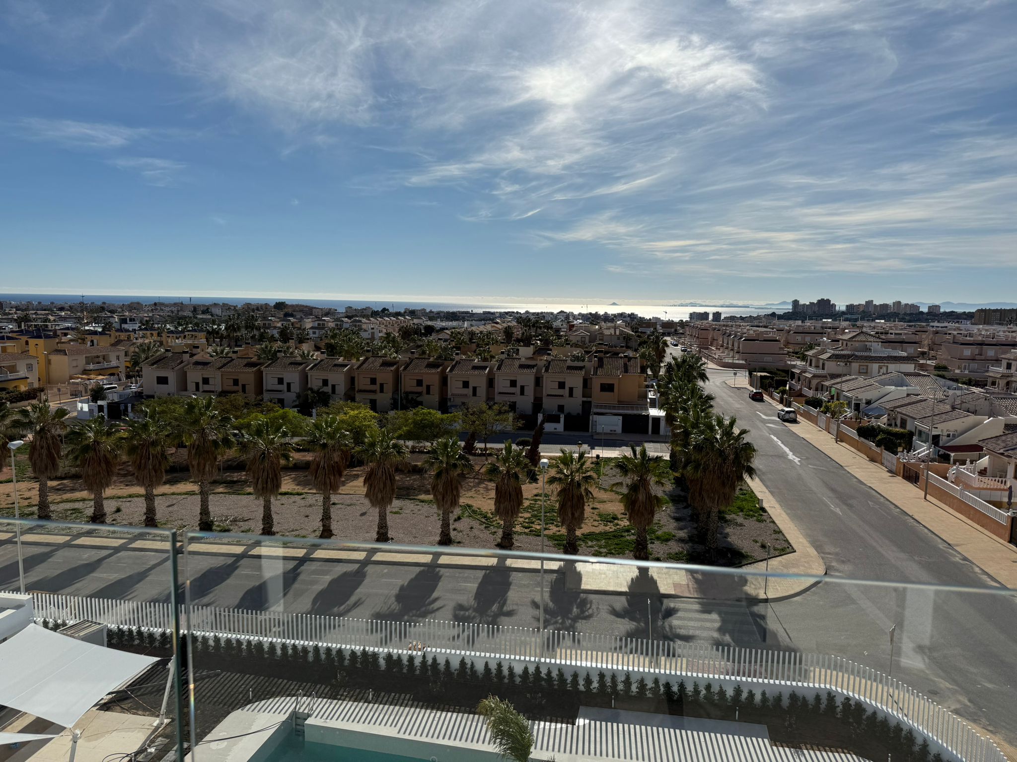 Piso de 2 dormitorios con piscina en Alicante – Foto 13