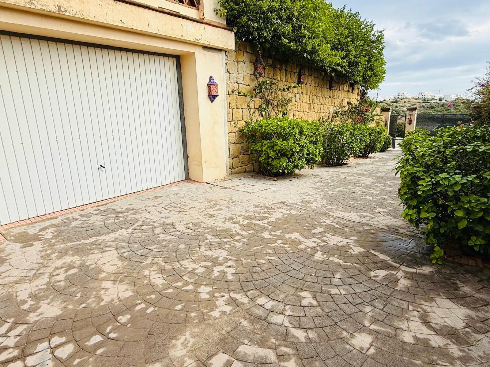 5 Bedroom Villa in Casares - Photo 7