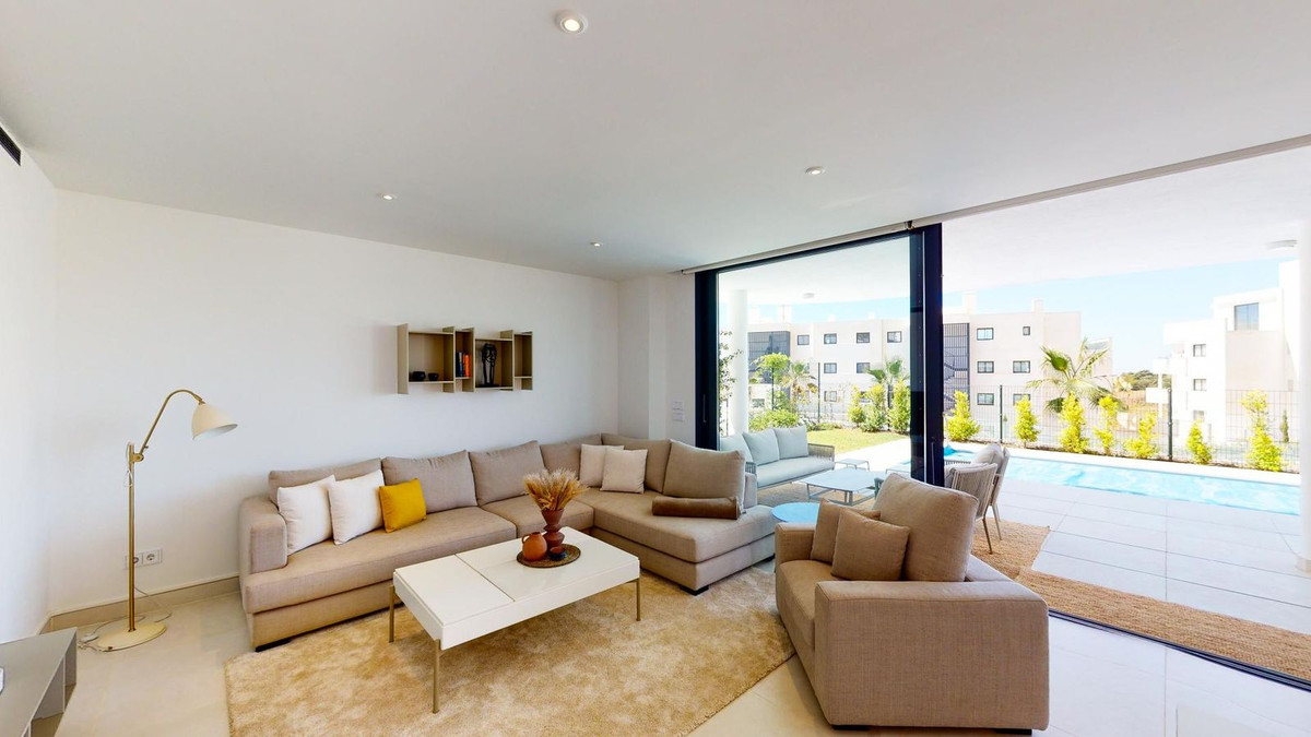 3 Bedroom Apartment in Fuengirola - Photo 8