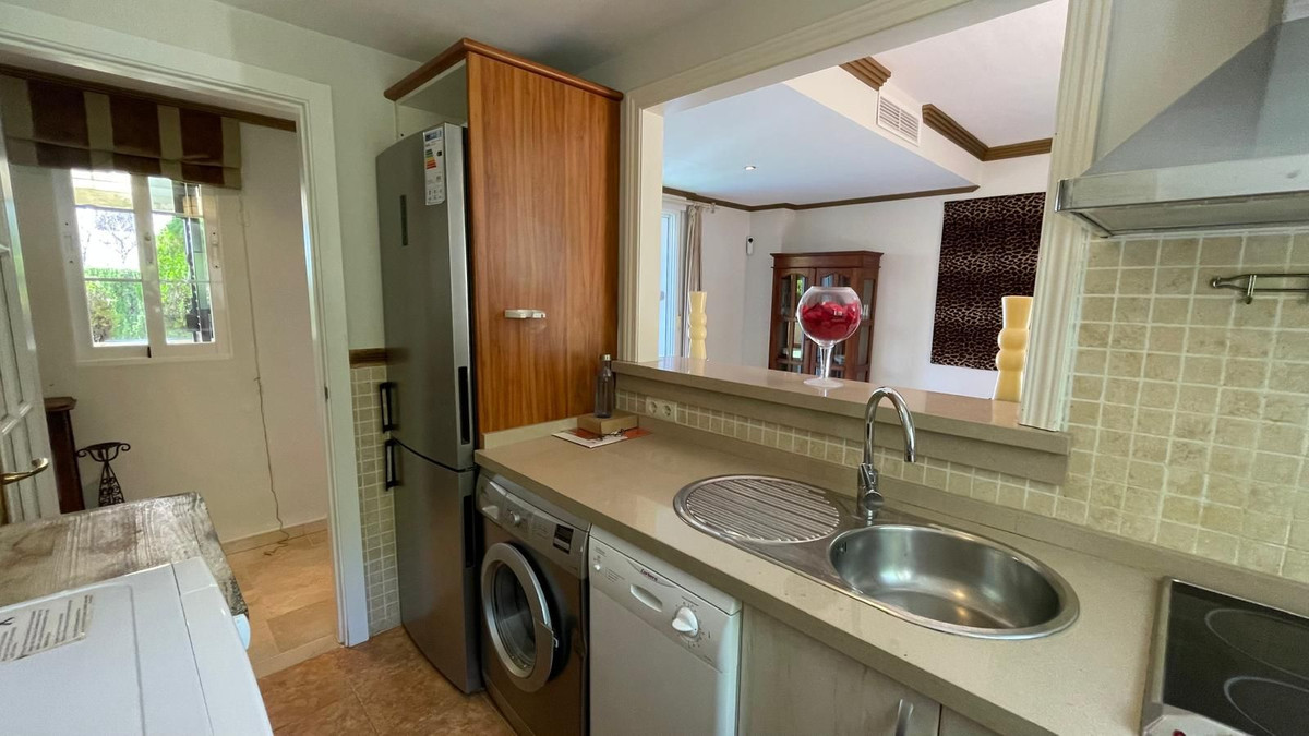 2 Bedroom Apartment in Marbella - Photo 15