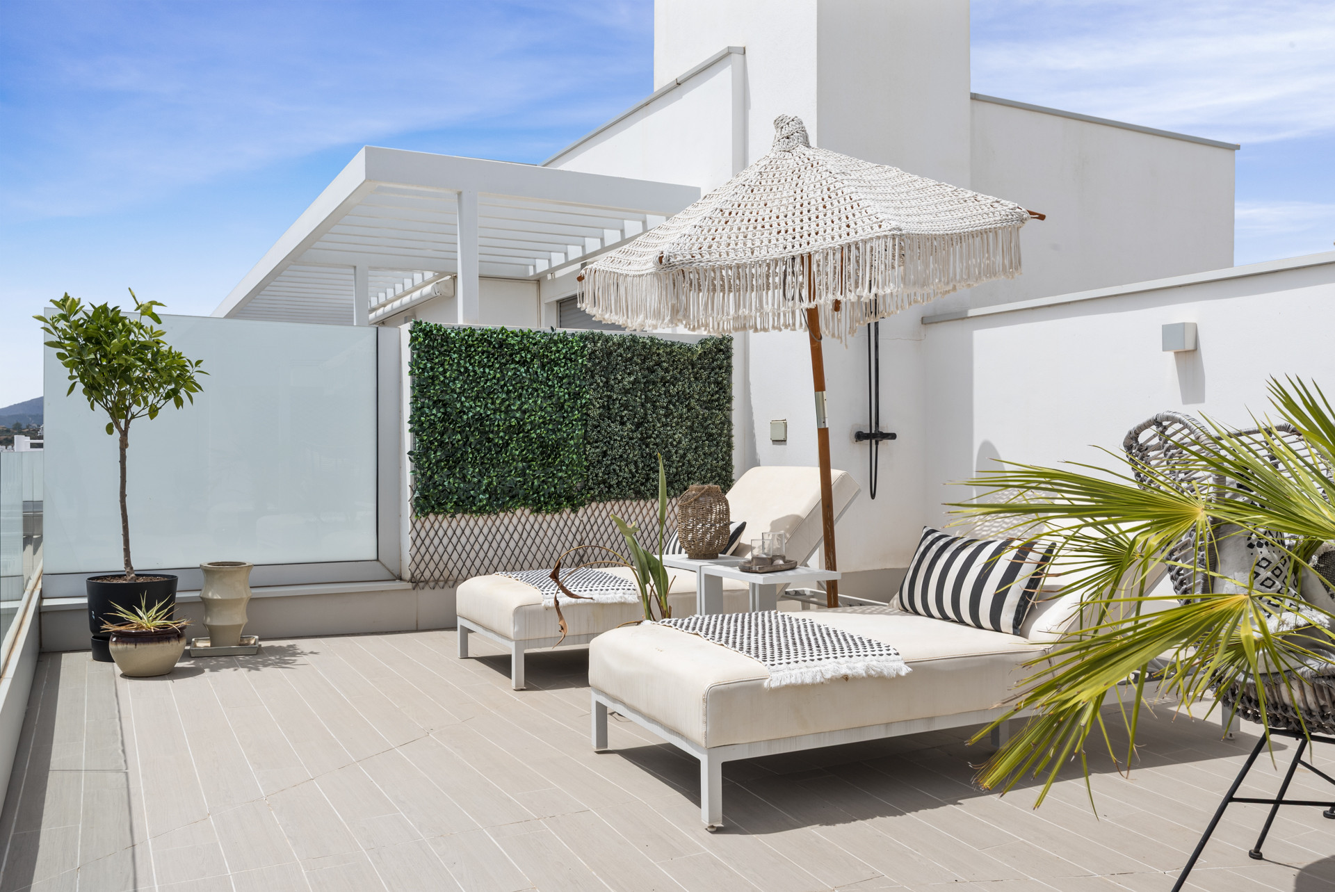 2 Bedroom Penthouse in Estepona - Photo 19
