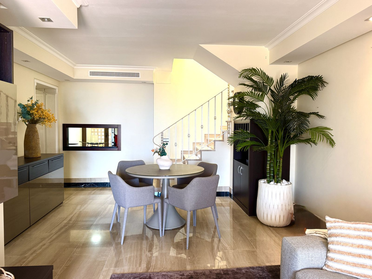 2 Bedroom Penthouse in Estepona - Photo 19