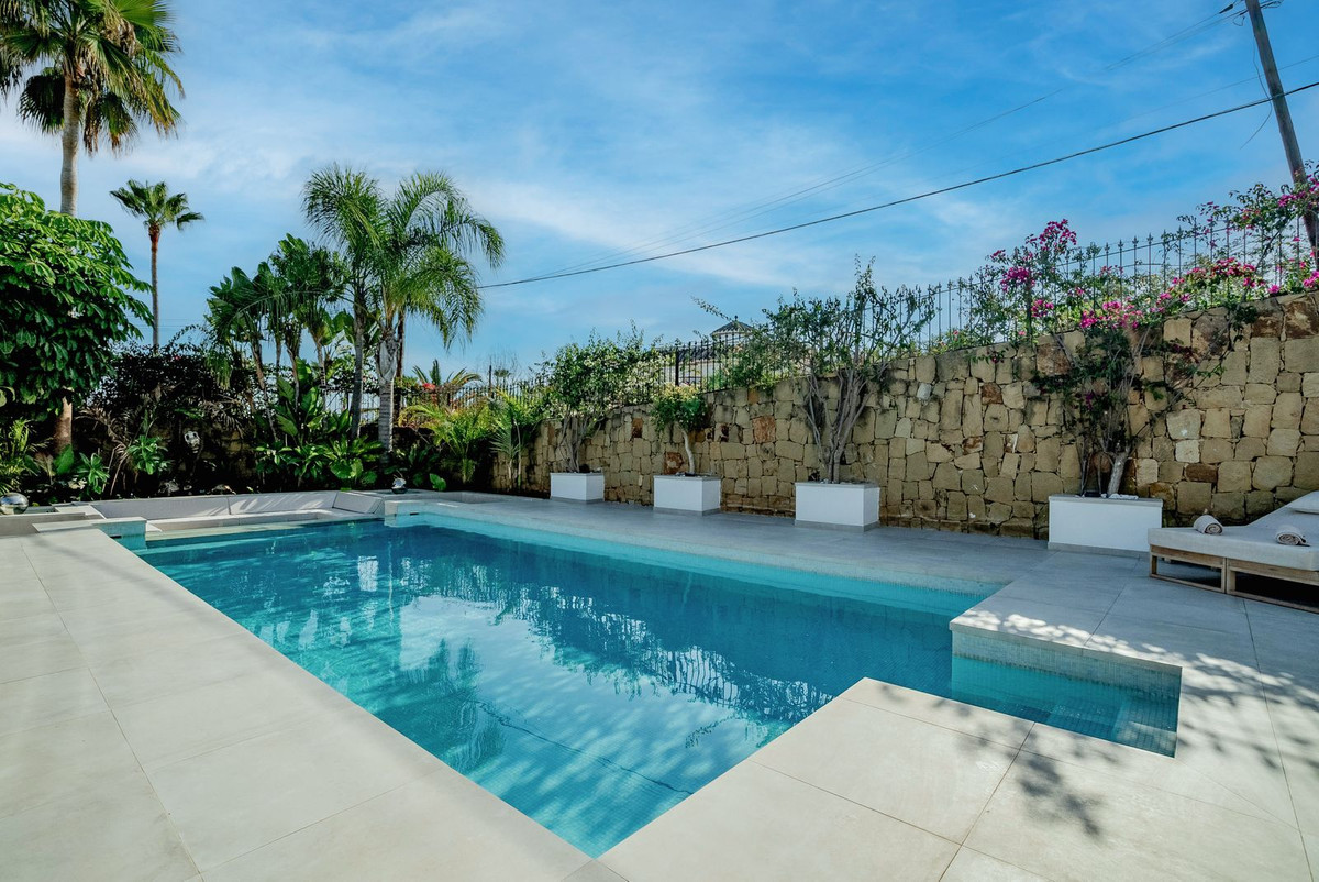 6 Bedroom Villa in Marbella - Photo 31