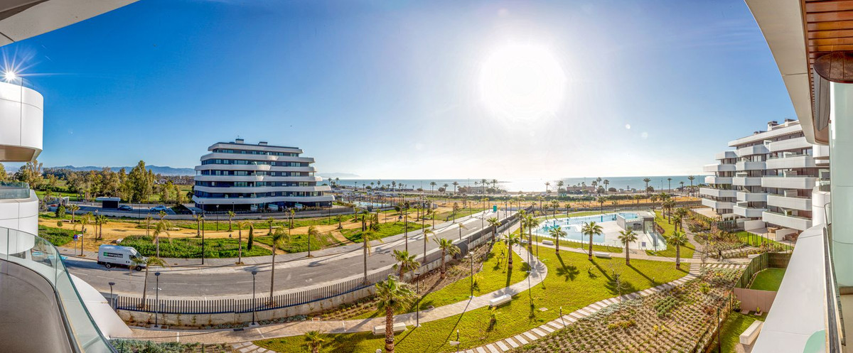 2 Bedroom Apartment in Torremolinos - Photo 6