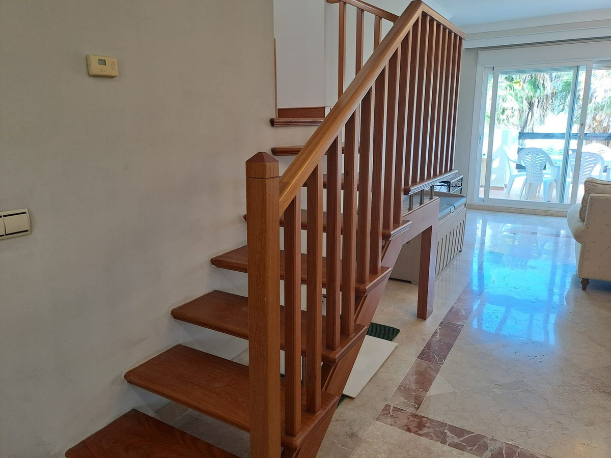 2 Bedroom Apartment in Estepona - Photo 11