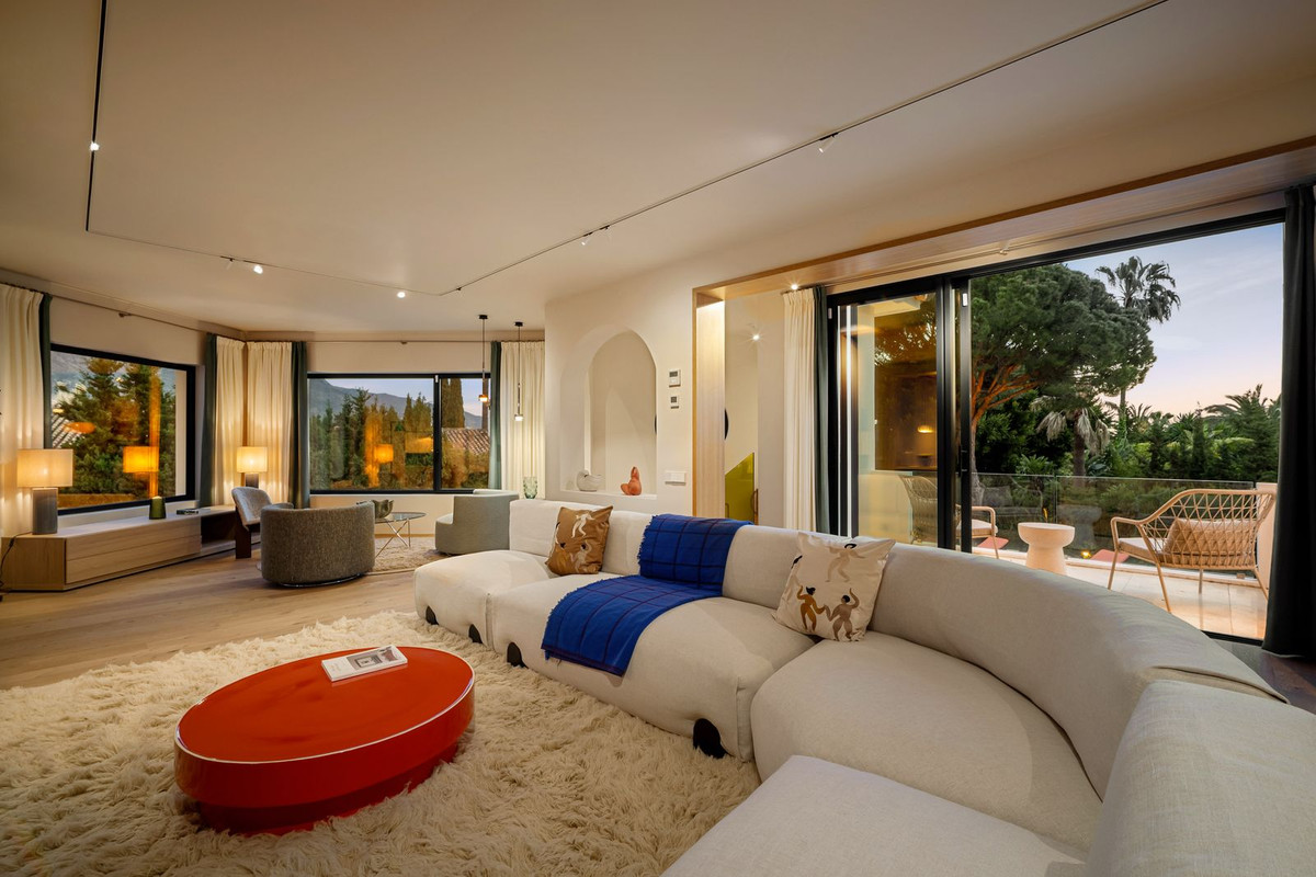 4 Bedroom Villa in Marbella - Photo 7