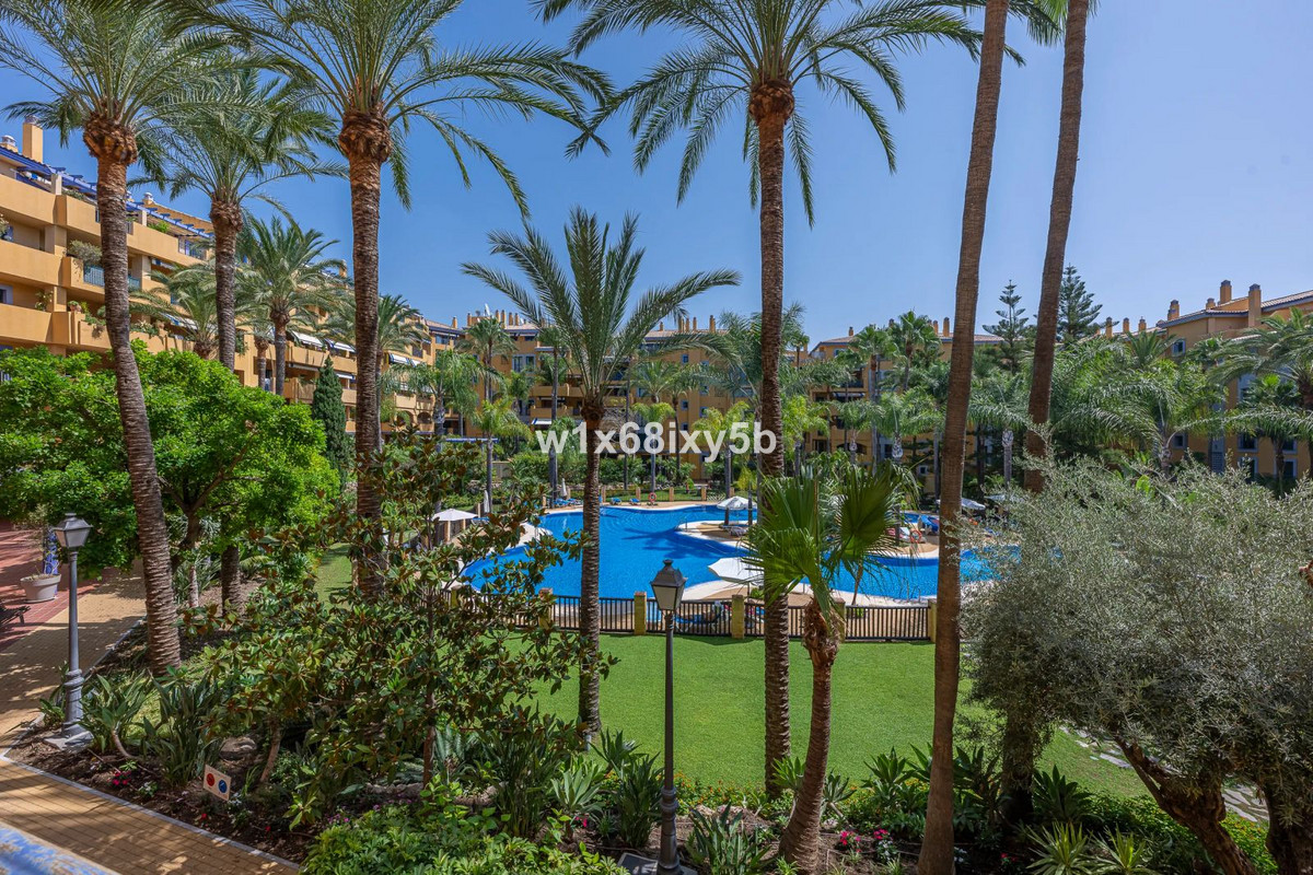2 Bedroom Apartment in San Pedro de Alcántara - Photo 24