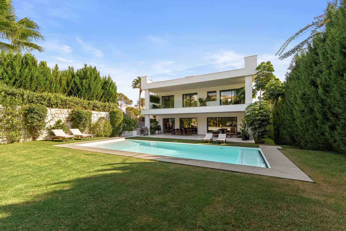 5 Bedroom Villa in Marbella - Photo 8