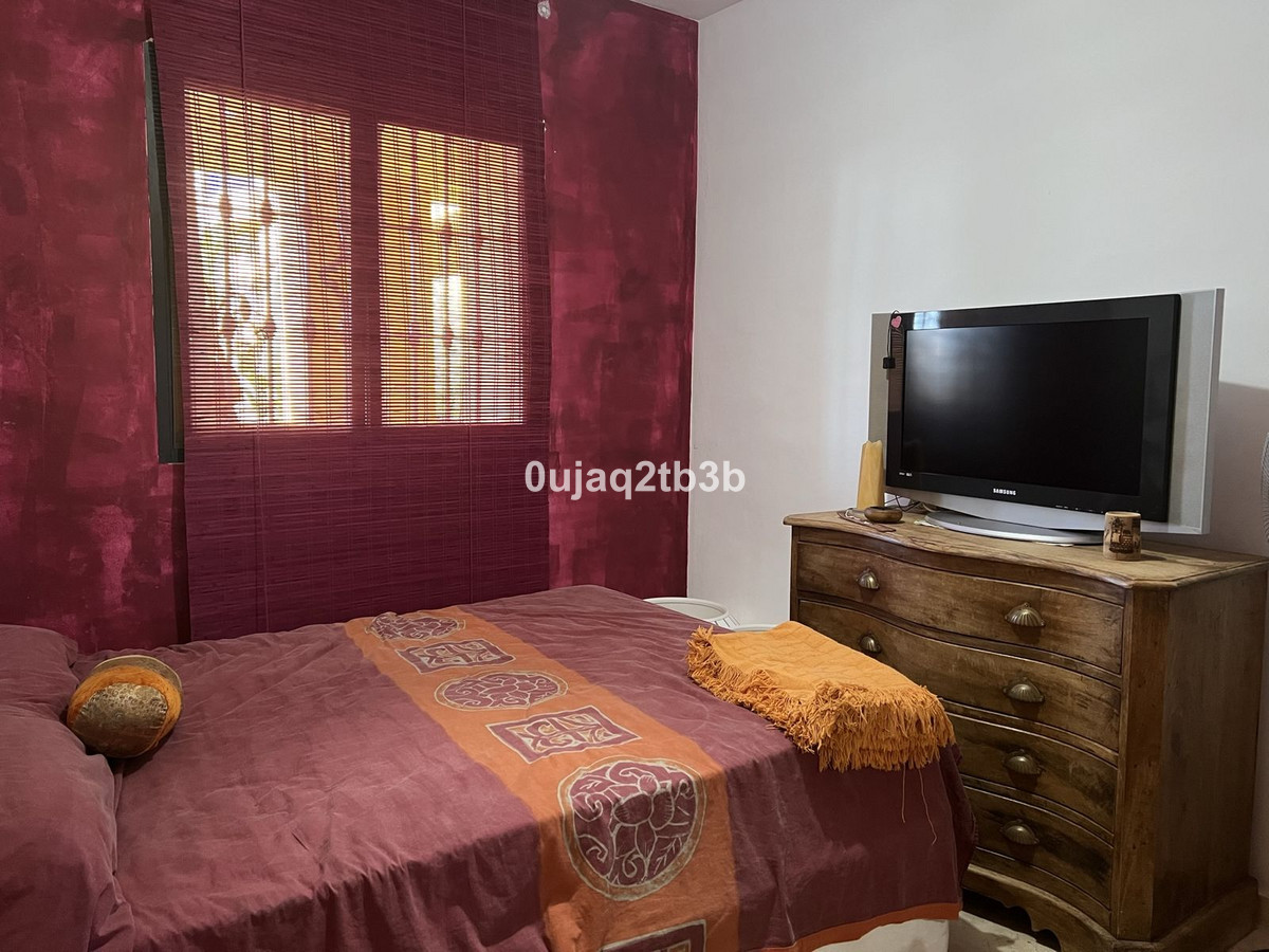 2 Bedroom Apartment in Estepona - Photo 23