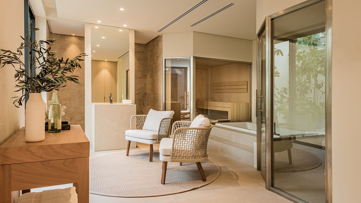 5 Bedroom Villa in Estepona - Photo 6