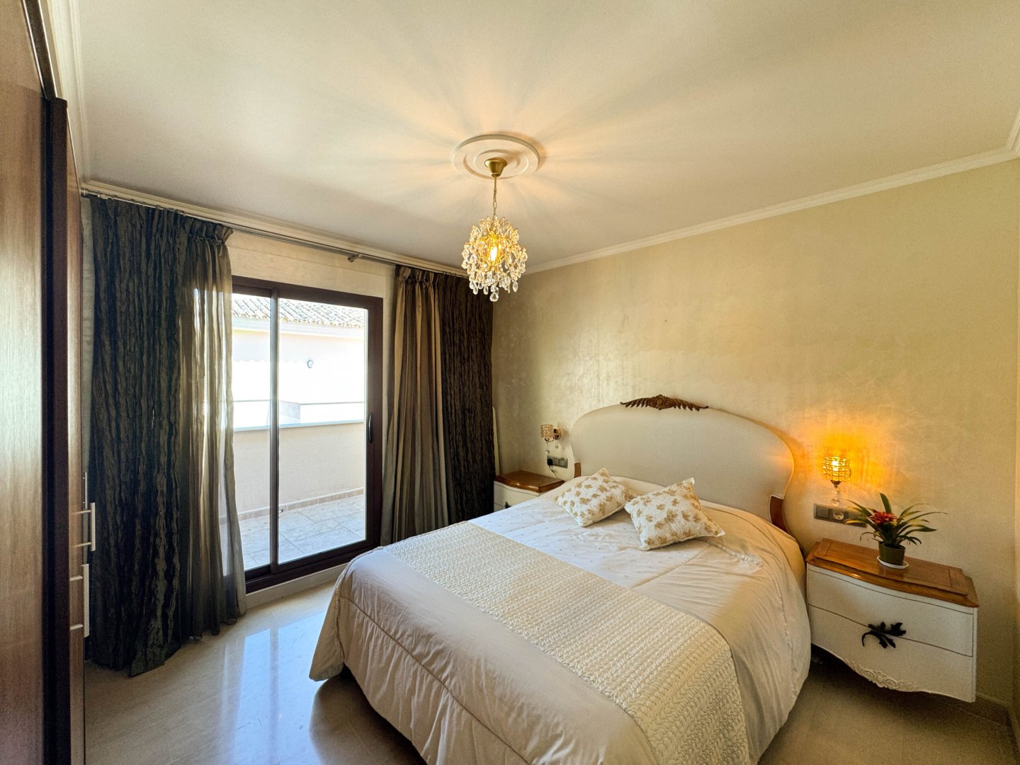 2 Bedroom Apartment in Marbella - Photo 5