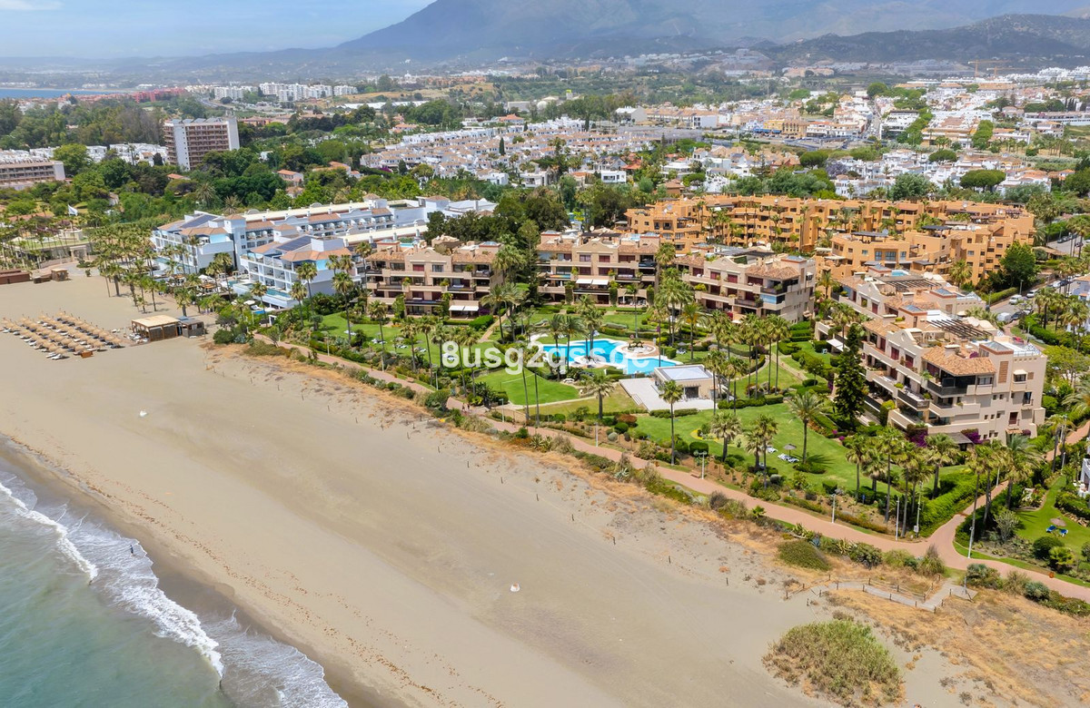 2 Bedroom Apartment in Estepona - Photo 18