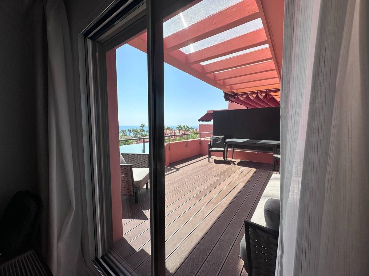 3 Bedroom Penthouse in Estepona - Photo 26