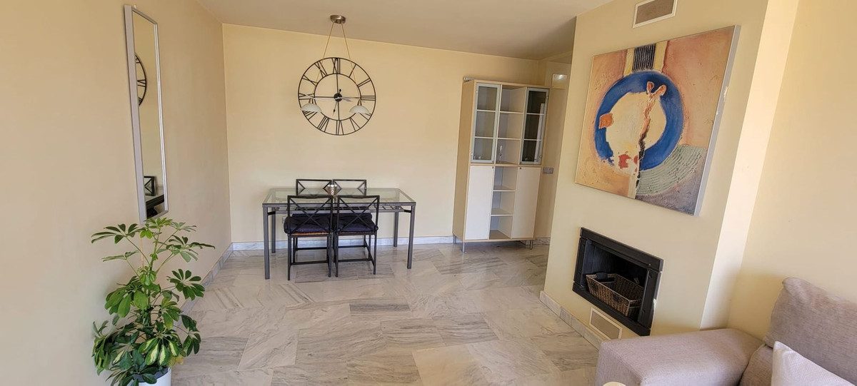 1 Bedroom Apartment in Benahavís - Photo 5