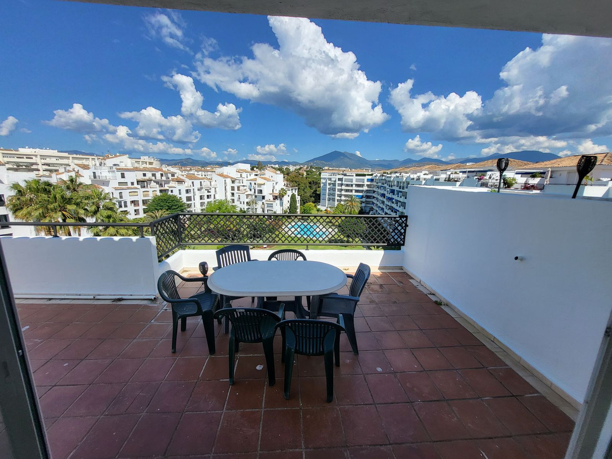 Piso de 4 dormitorios con piscina en Málaga – Foto 27