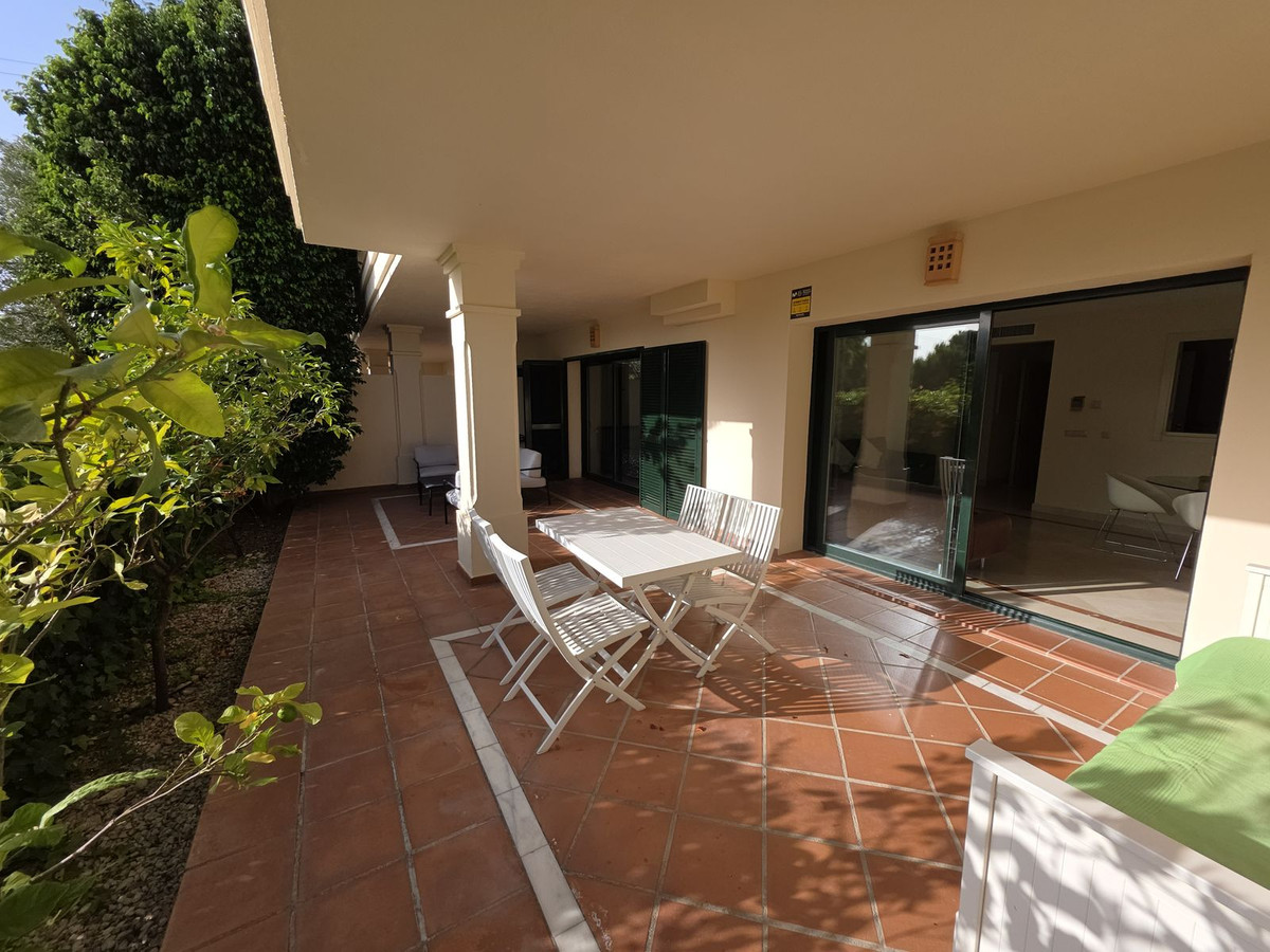 1 Bedroom Apartment in Marbella - Photo 3