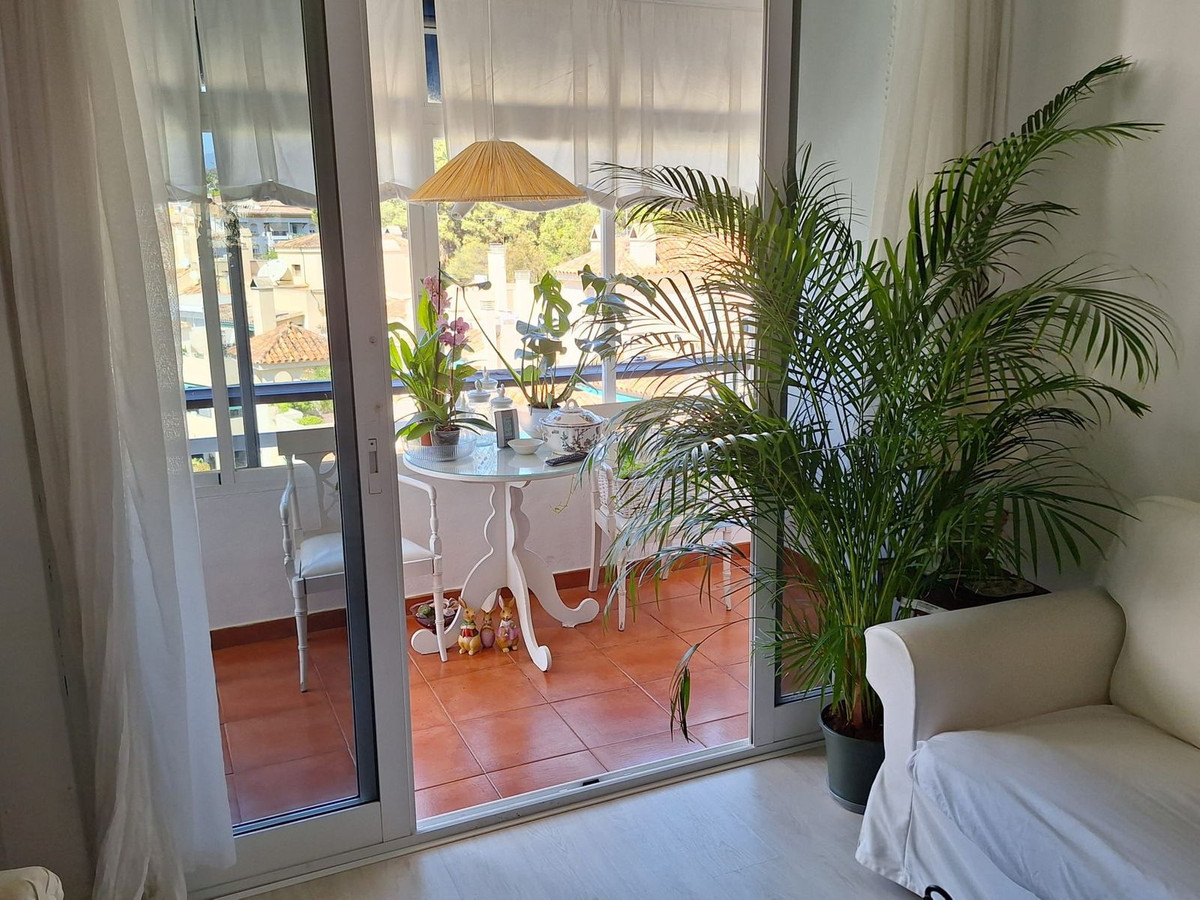 3 Bedroom Apartment in Marbella - Photo 2