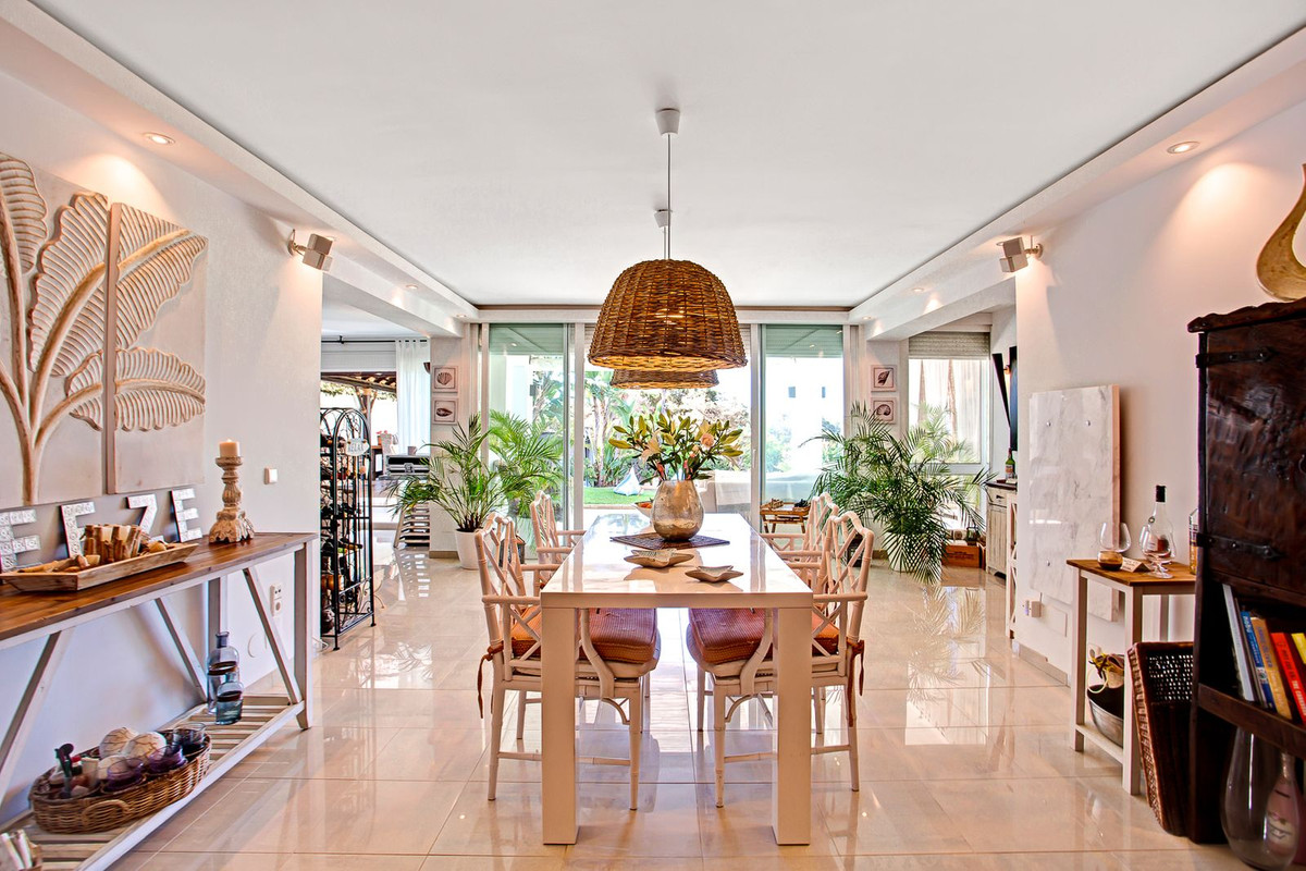 6 Bedroom Villa in Marbella - Photo 44