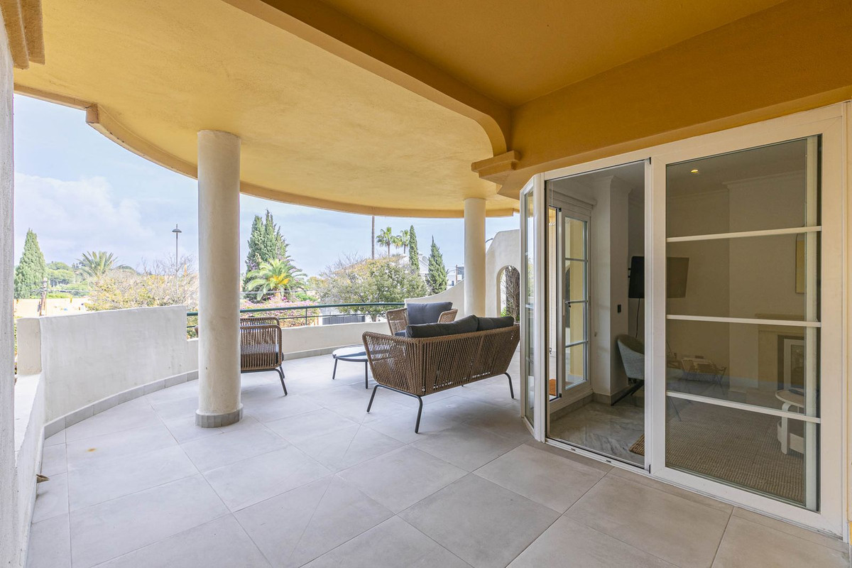 2 Bedroom Apartment in Marbella - Photo 20