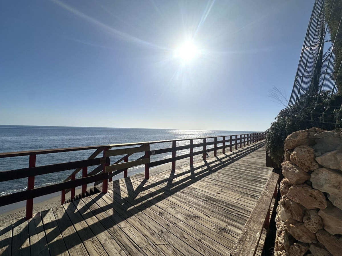 2 Bedroom Apartment in Mijas - Photo 59