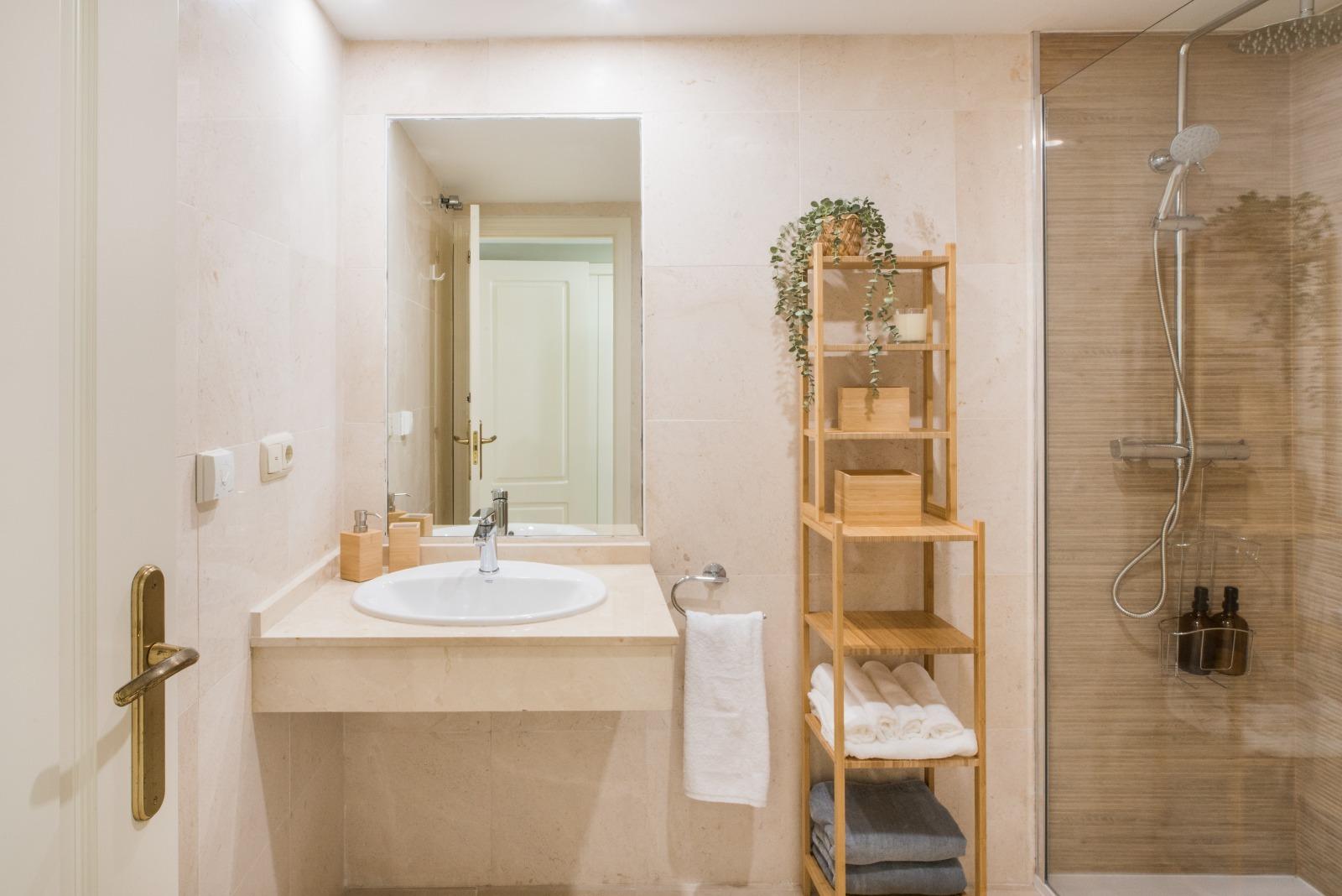 2 Bedroom Apartment in Marbella - Photo 18