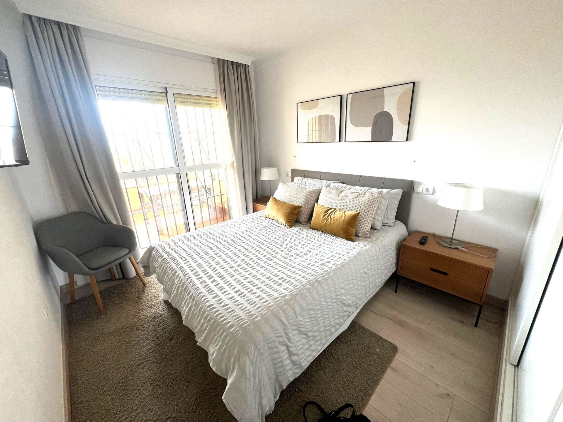 2 Bedroom Apartment in Fuengirola - Photo 4