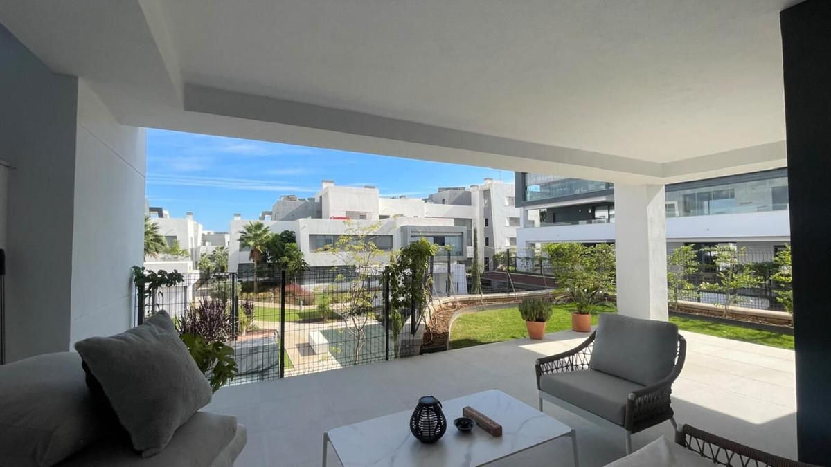 2 Bedroom Apartment in Estepona - Photo 5