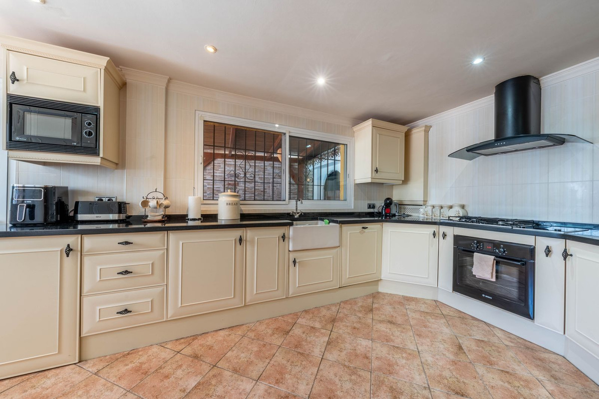 4 Bedroom Villa in Monda - Photo 35