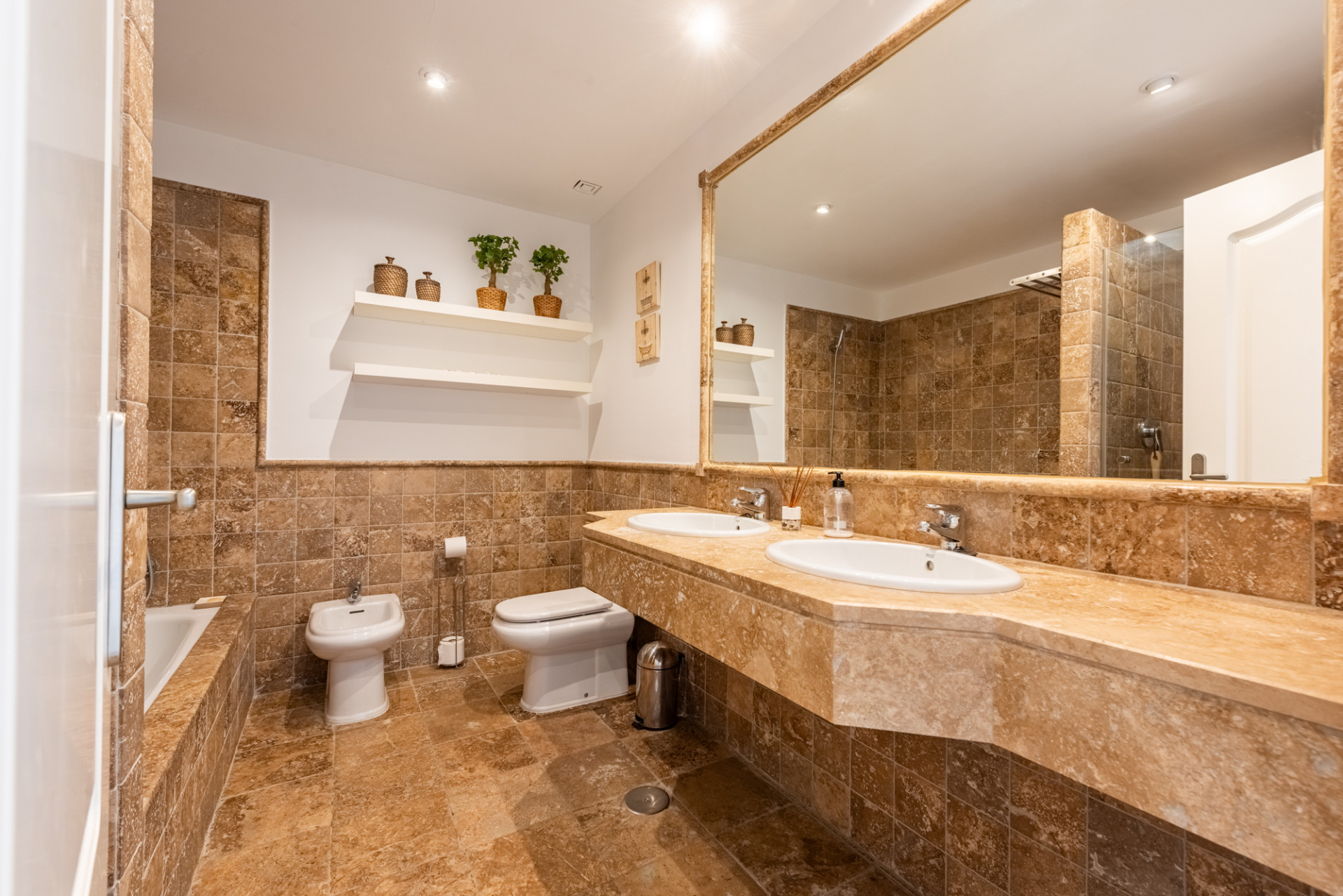 3 Bedroom Penthouse in Estepona - Photo 12