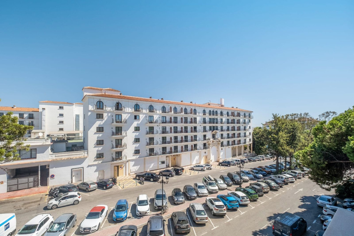 2 Bedroom Apartment in Marbella - Photo 5