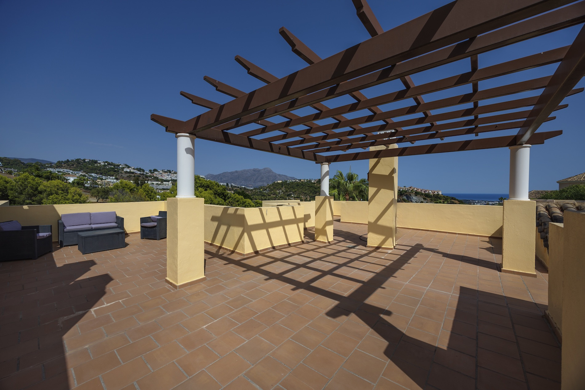 3 Bedroom Penthouse in Benahavís - Photo 9