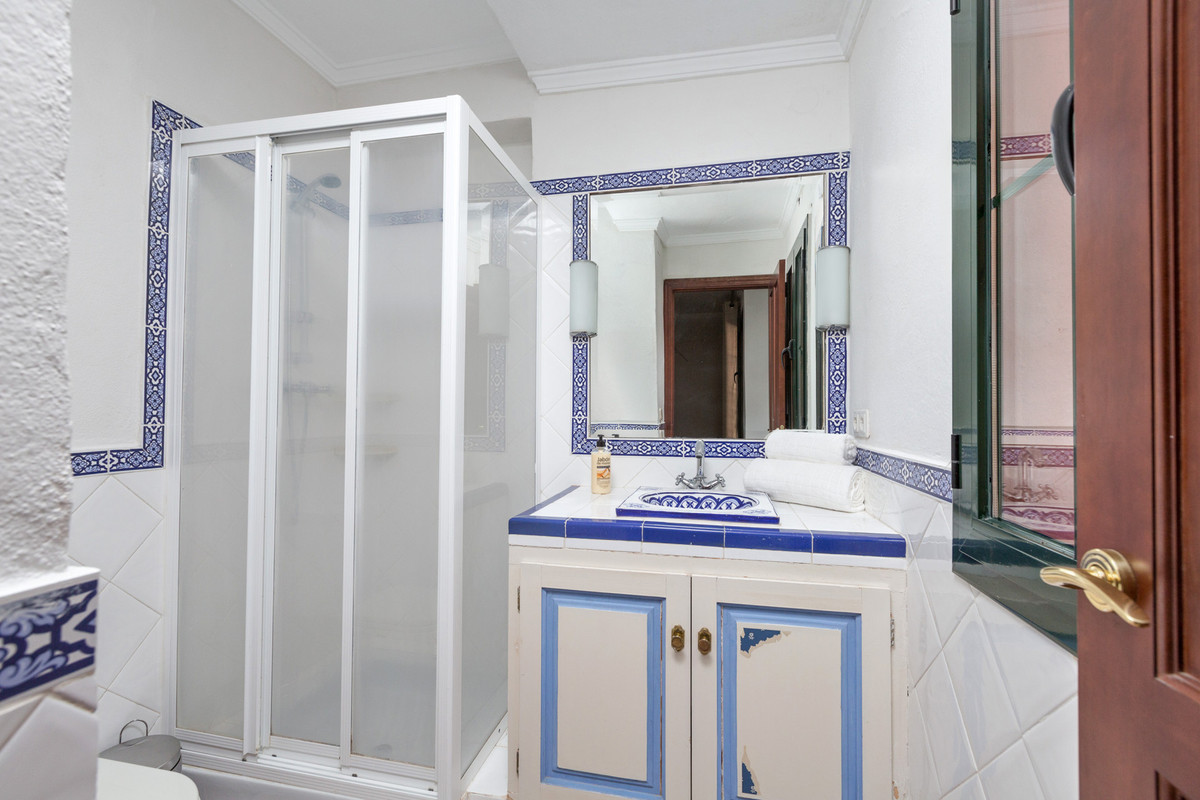 12 Bedroom Villa in Benahavís - Foto 33