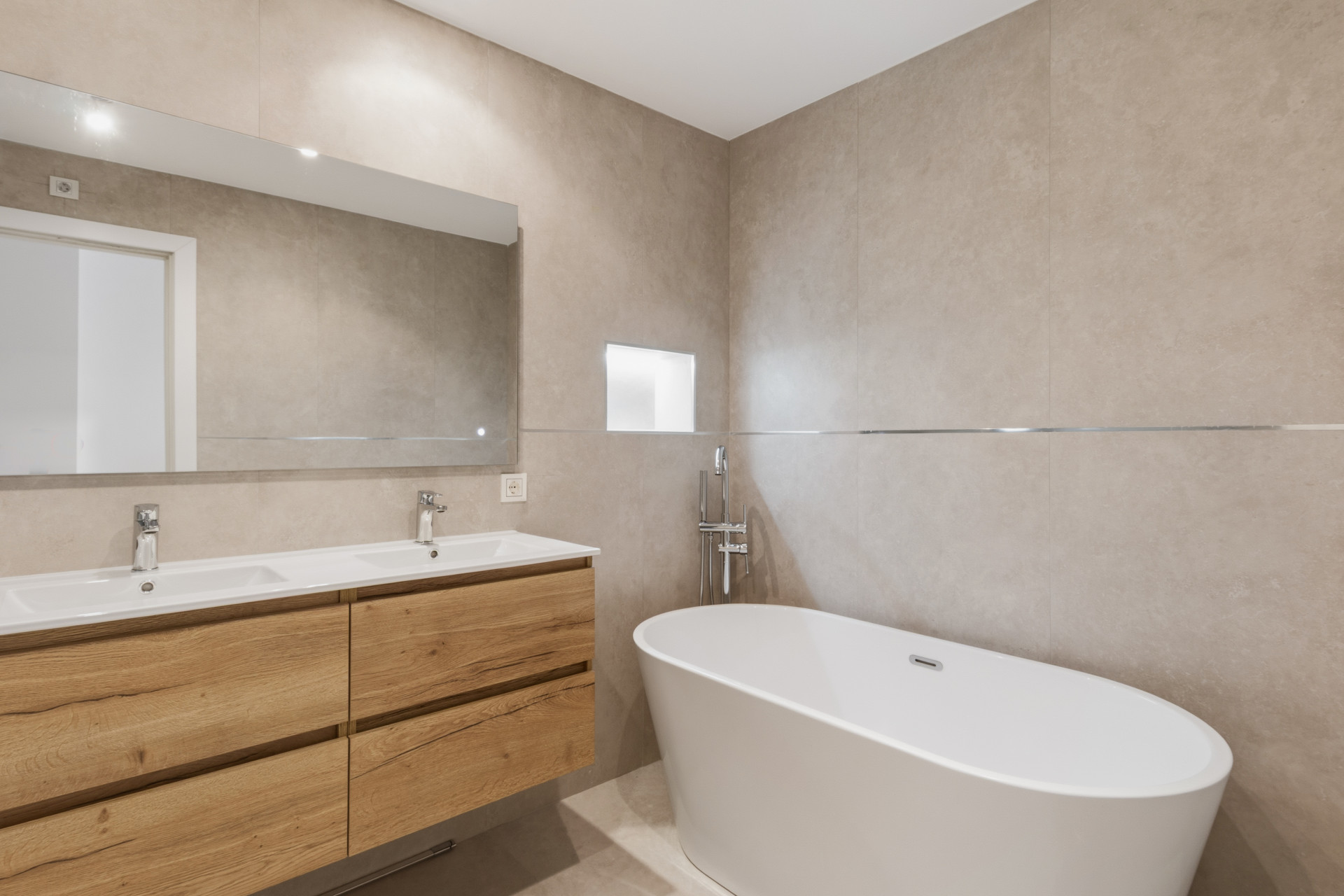 2 Bedroom Apartment in Estepona - Photo 13