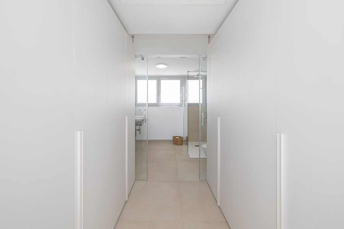 3 Bedroom Penthouse in Benalmádena - Photo 33