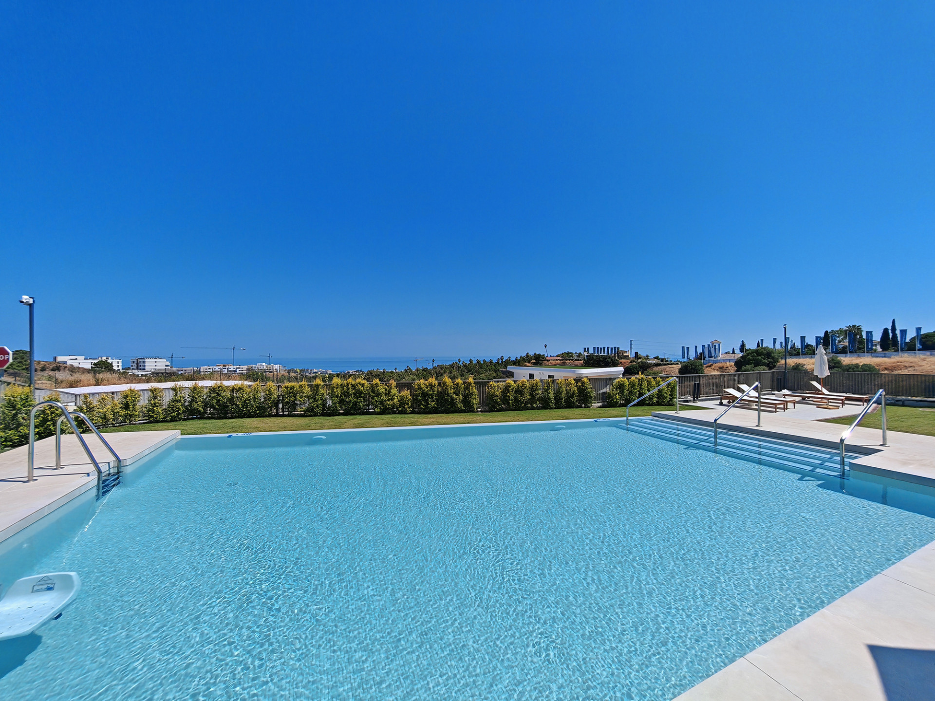 3 Bedroom Apartment in Estepona - Photo 4