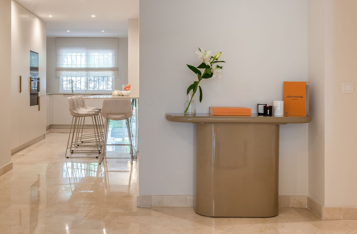3 Bedroom Apartment in Marbella - Photo 9