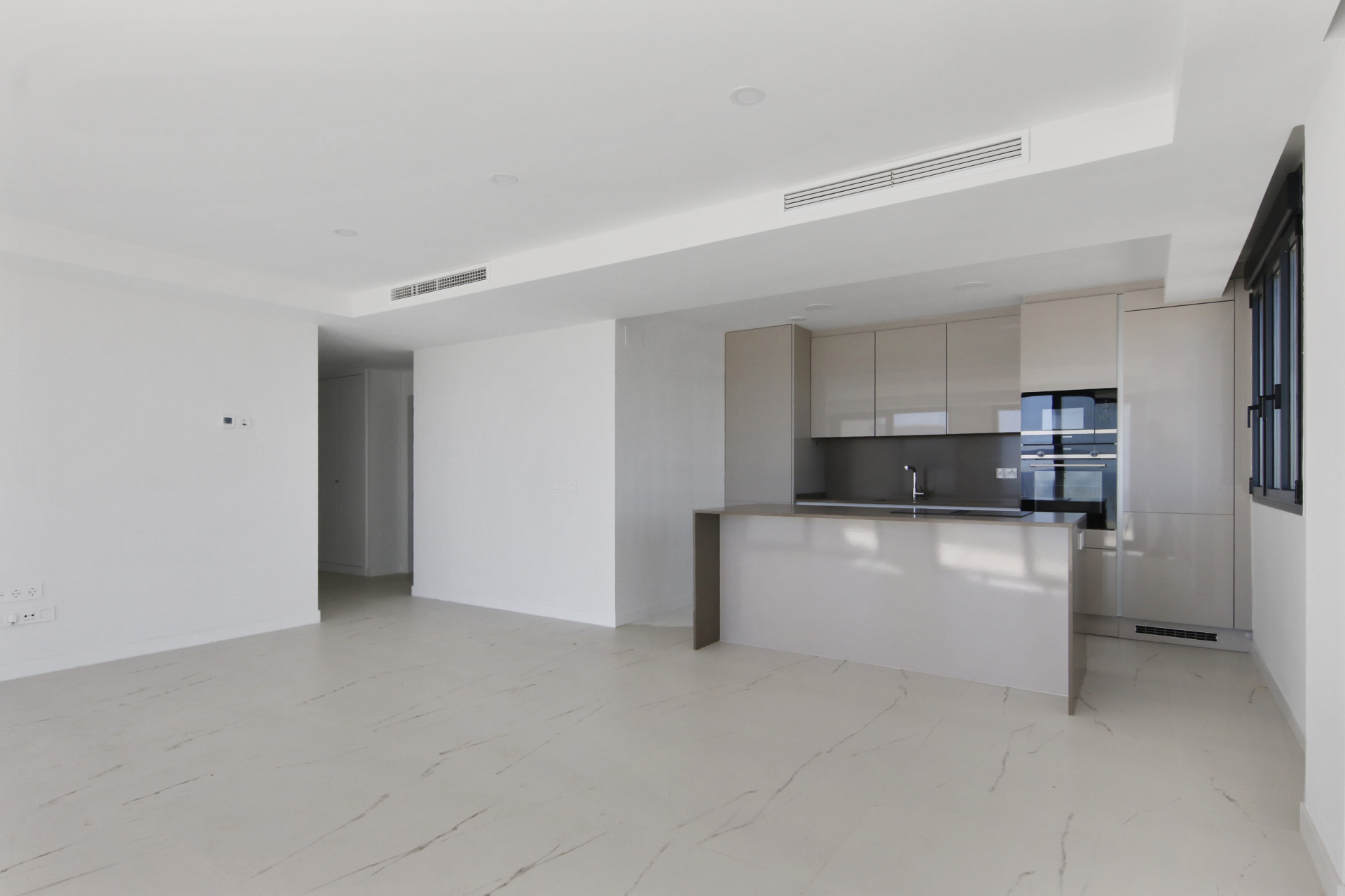 3 Bedroom Apartment in Estepona - Photo 8