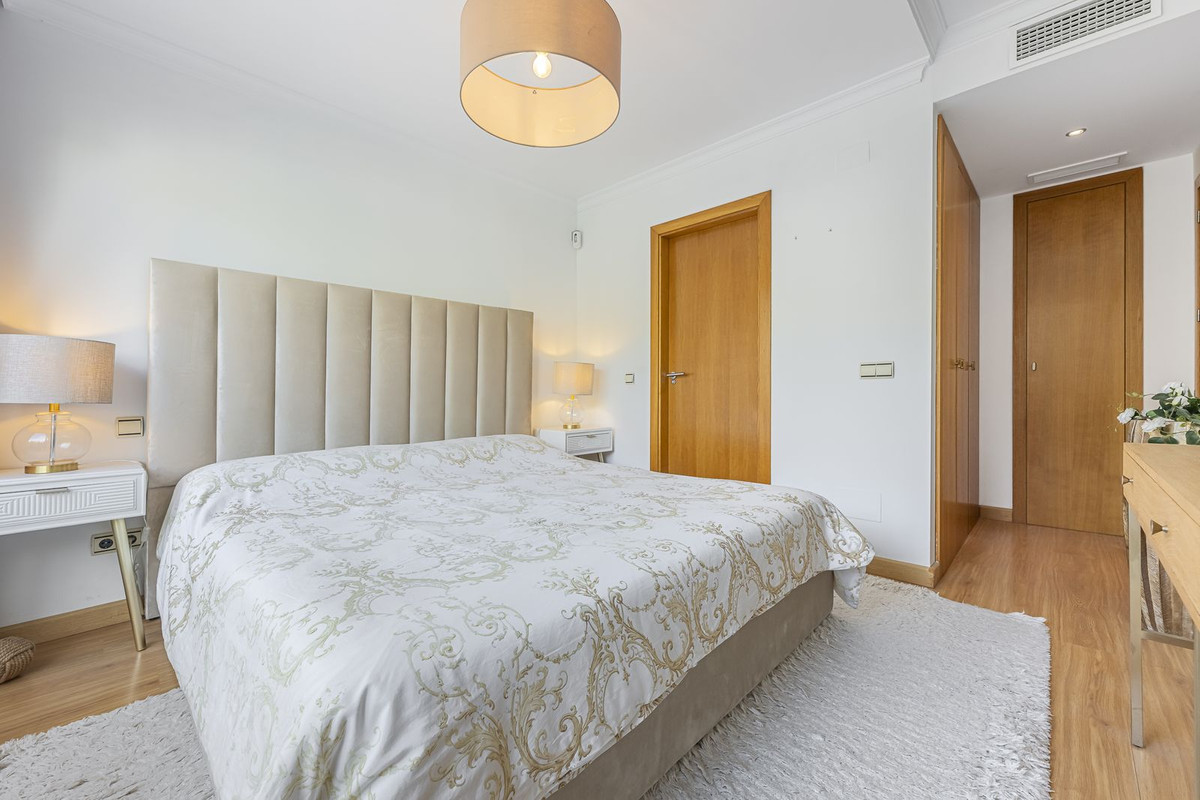 1 Bedroom Apartment in Estepona - Photo 24