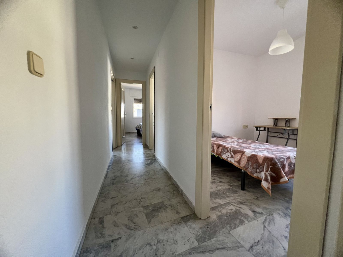 3 Bedroom Apartment in Torremolinos - Photo 17
