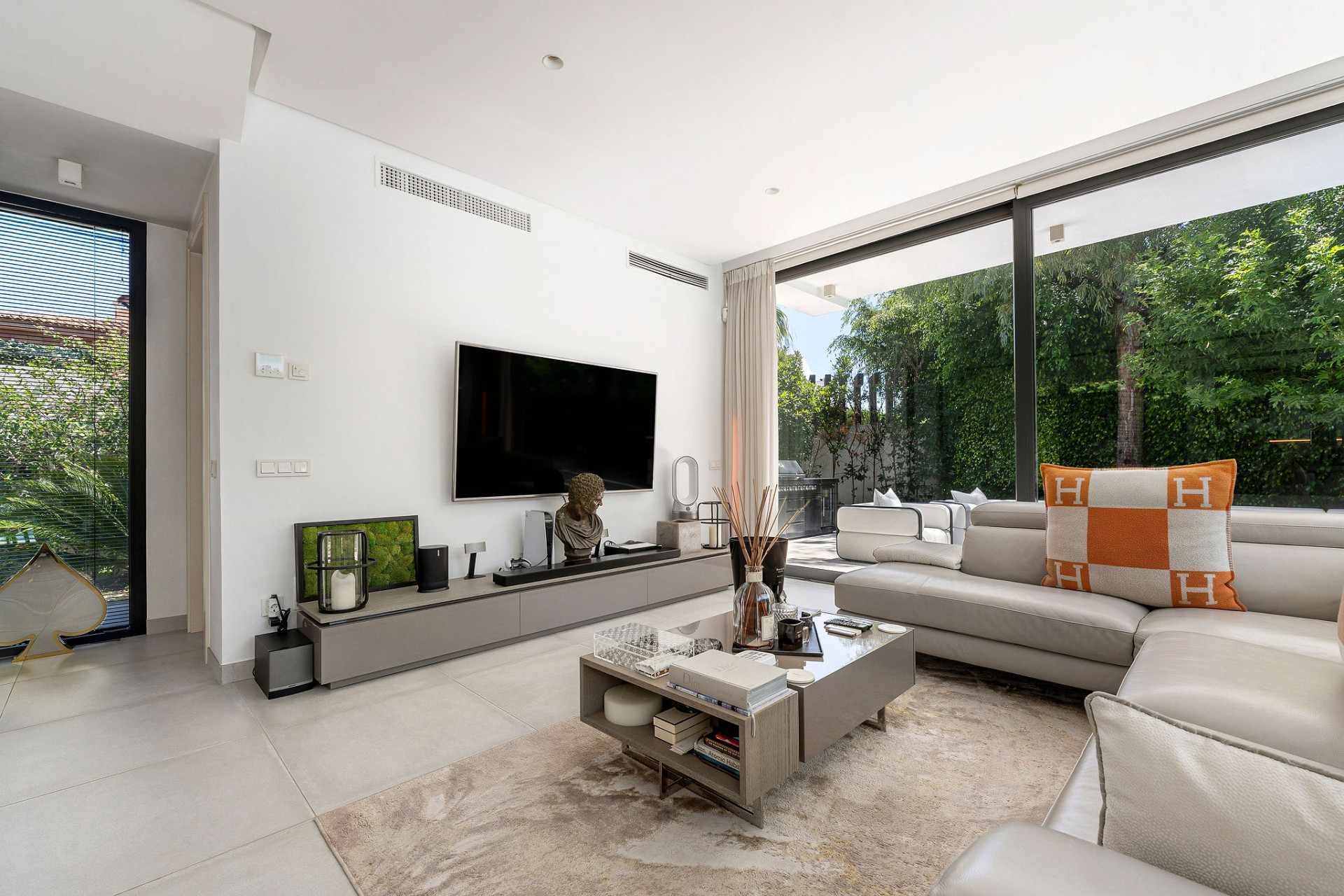 4 Bedroom Villa in Estepona - Photo 3