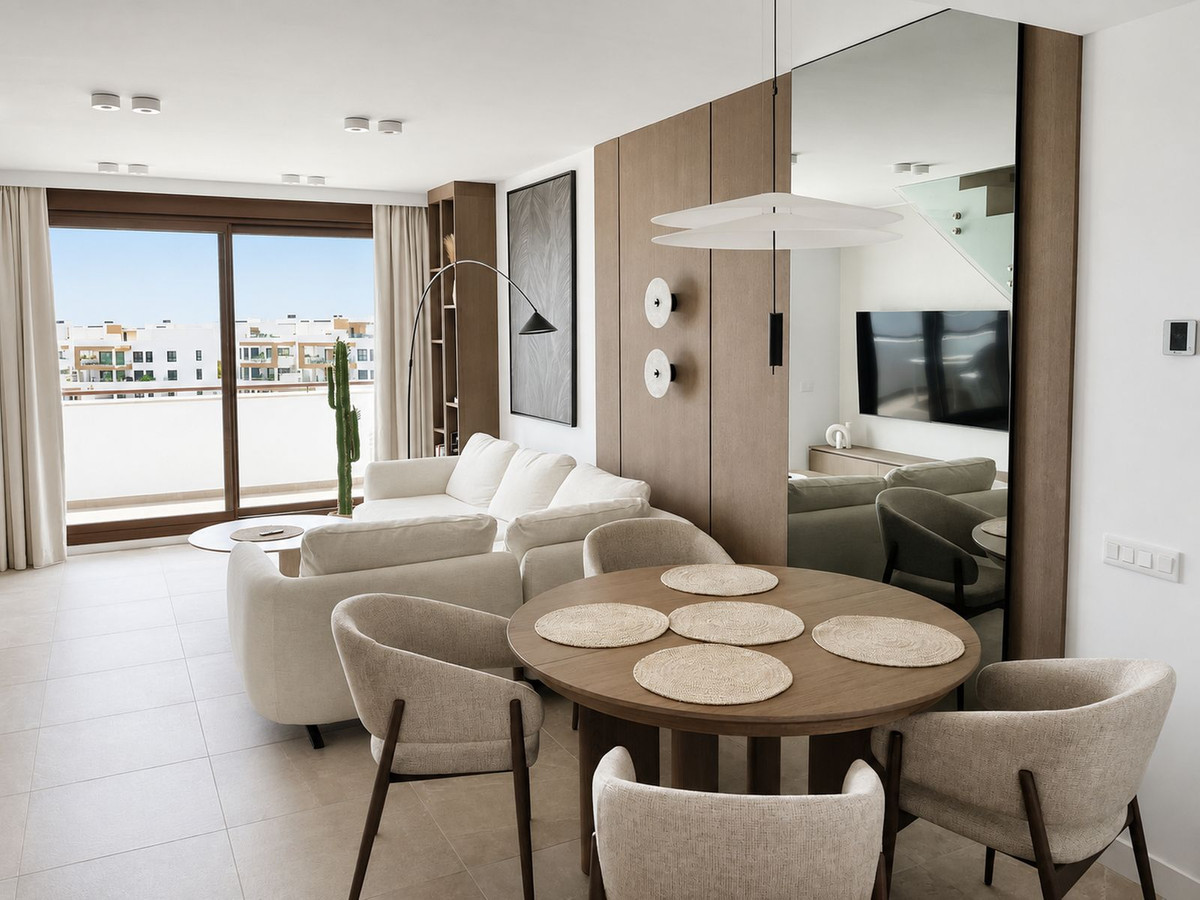 3 Bedroom Penthouse in Estepona - Photo 3