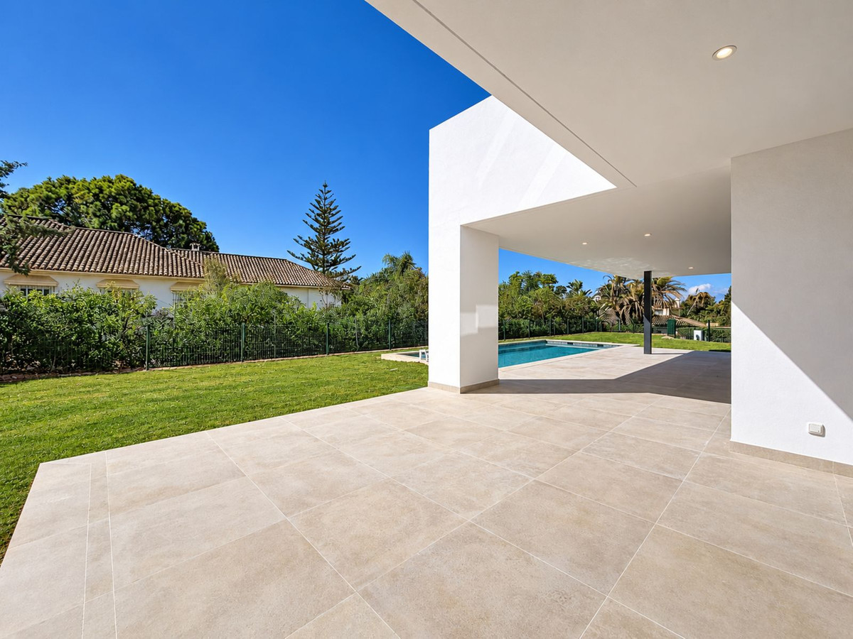 5 Bedroom Villa in Marbella - Photo 10