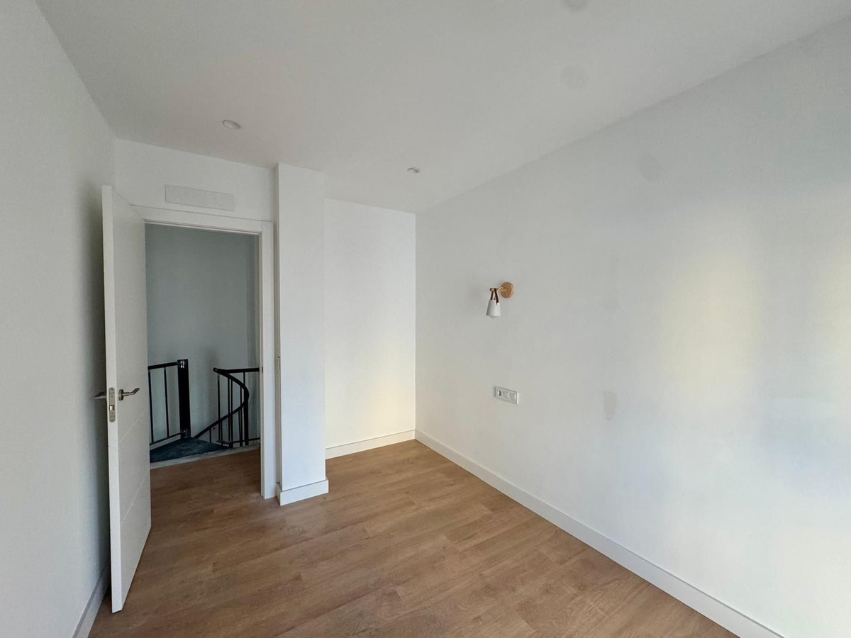 3 Bedroom Apartment in Torremolinos - Photo 14