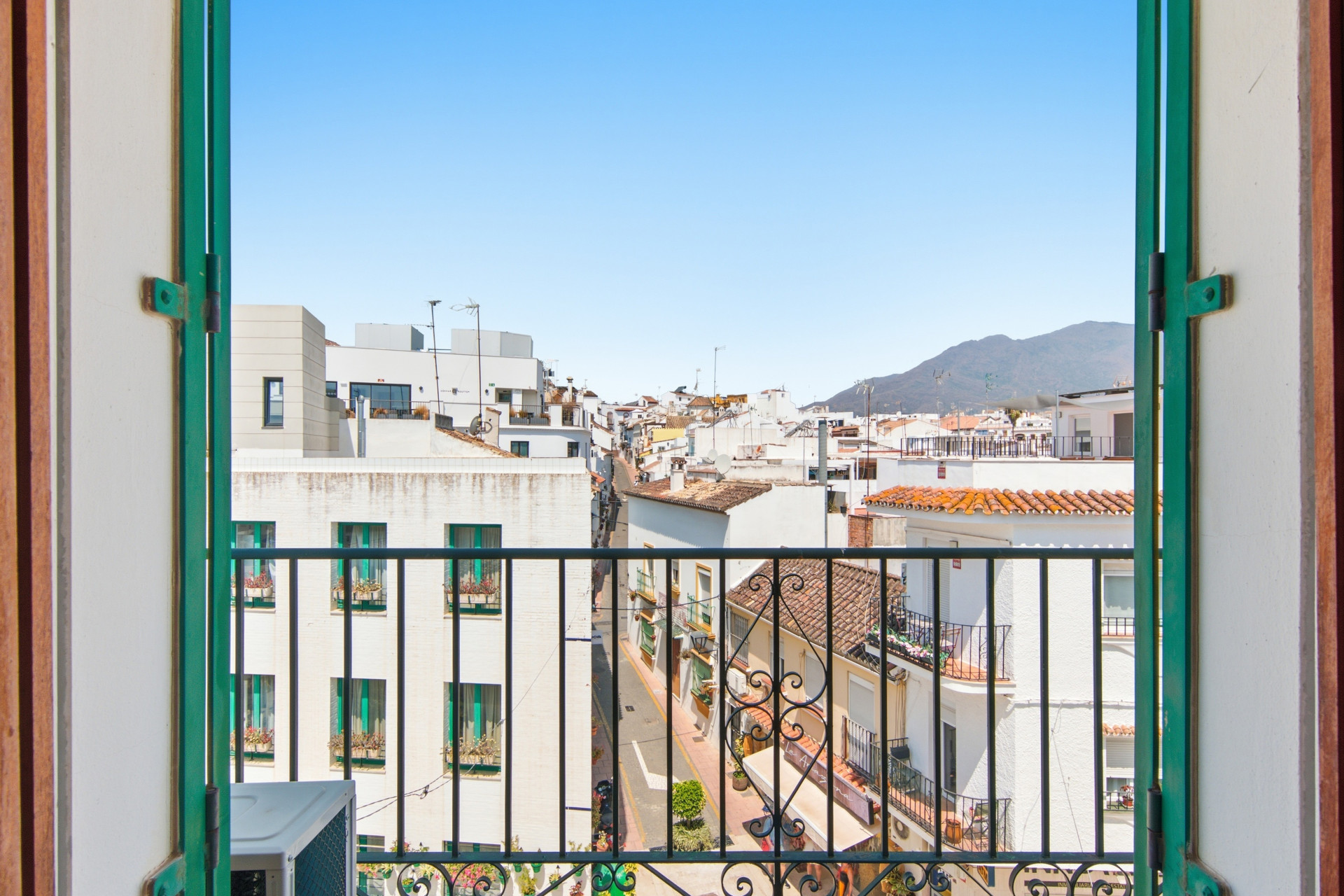 2 Bedroom Apartment in Estepona - Photo 13