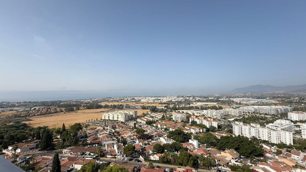 1 Bedroom Apartment in Marbella - Photo 2