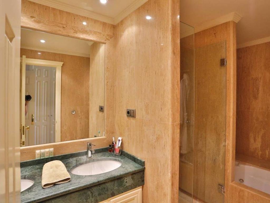 3 Bedroom Apartment in Marbella - Photo 15