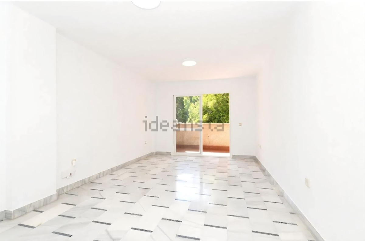 4 Bedroom Apartment in Málaga - Photo 12