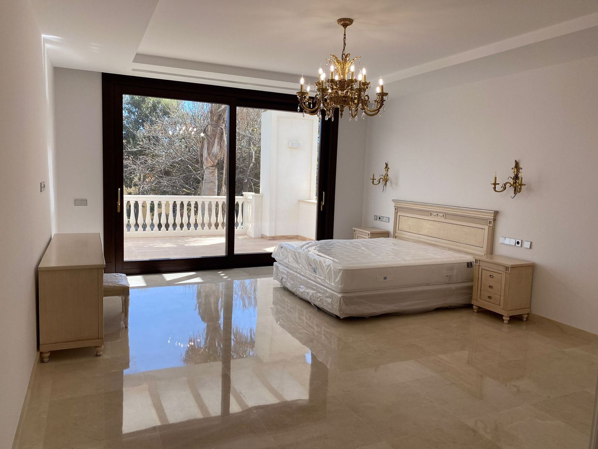 6 Bedroom Villa in San Pedro de Alcántara - Photo 11